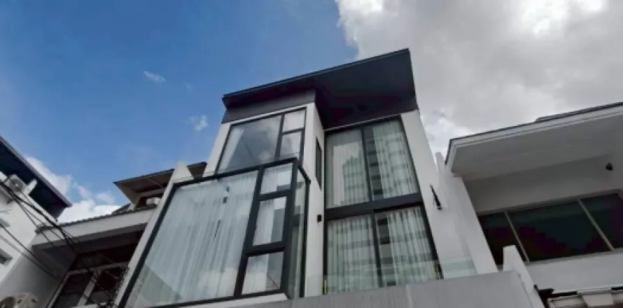 Reihenhaus in Watthana, Bangkok, Thailand 4 Schlafzimmer № 215291
