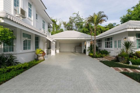 House in Chiang Mai, Thailand 5 bedrooms № 119945 - photo 2