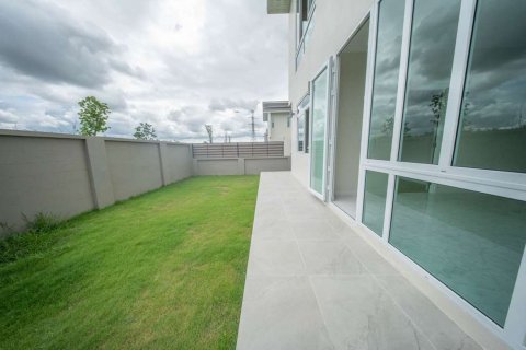 House in Chiang Mai, Thailand 5 bedrooms № 119944 - photo 11