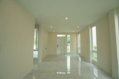 House in Chiang Mai, Thailand 5 bedrooms № 119944 - photo 6