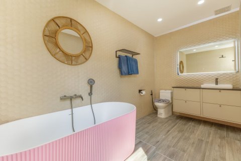 Villa in Phuket, Thailand 4 bedrooms № 170583 - photo 19