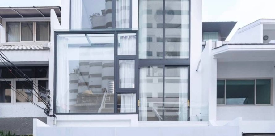 Таунхаус в Ваттхане, Бангкок, Таиланд с 4 спальнями № 149034