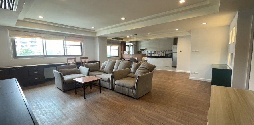 Condo in Watthana, Bangkok, Thailand, 3 bedrooms  № 161186