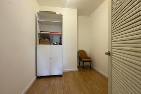 Condo in Watthana, Bangkok, Thailand, 3 bedrooms  № 161186 - photo 11