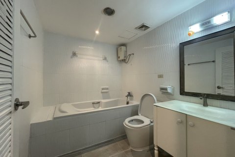Condo in Watthana, Bangkok, Thailand, 3 bedrooms  № 161186 - photo 12