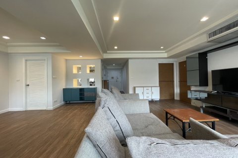 Condo in Watthana, Bangkok, Thailand, 3 bedrooms  № 161186 - photo 9