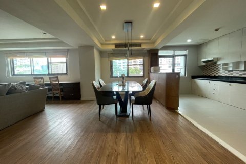 Condo in Watthana, Bangkok, Thailand, 3 bedrooms  № 161186 - photo 4