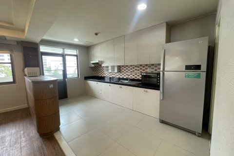 Condo in Watthana, Bangkok, Thailand, 3 bedrooms  № 161186 - photo 10