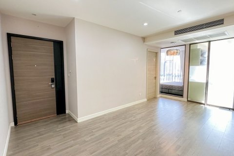 Студия в кондо в Банг Раке, Бангкок, Таиланд № 161187 - фото 5