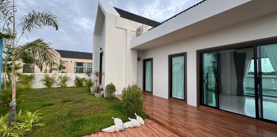 Villa in Cha-am, Thailand 3 bedrooms № 161189