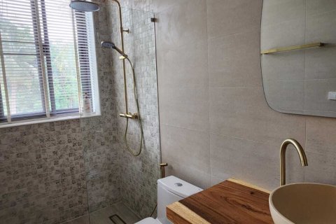 Villa in Surat Thani, Thailand 3 bedrooms № 170473 - photo 8