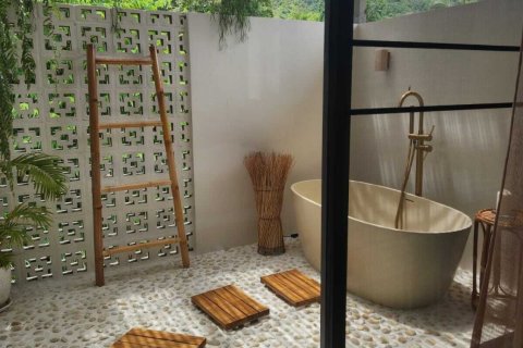 Villa in Surat Thani, Thailand 3 bedrooms № 170473 - photo 2