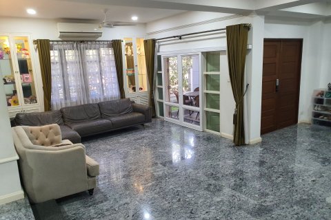 Townhouse à Prawet, Bangkok, Thaïlande 6 chambres № 170469 - photo 2