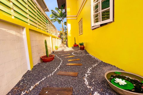 House in Bangkok, Thailand 5 bedrooms № 170470 - photo 5