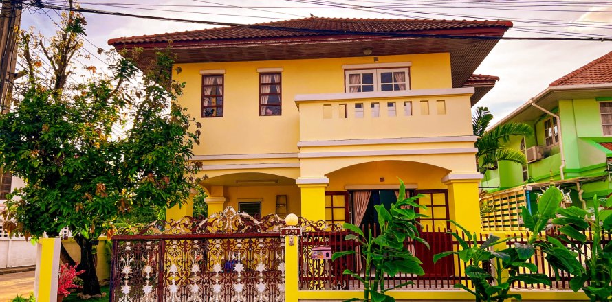 House in Bangkok, Thailand 5 bedrooms № 170470