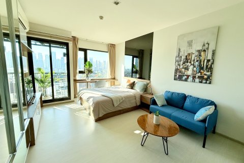 Студия в кондо в Клонг Тоэй, Бангкок, Таиланд № 170471 - фото 4