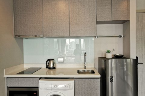 Студия в кондо в Клонг Тоэй, Бангкок, Таиланд № 170471 - фото 2