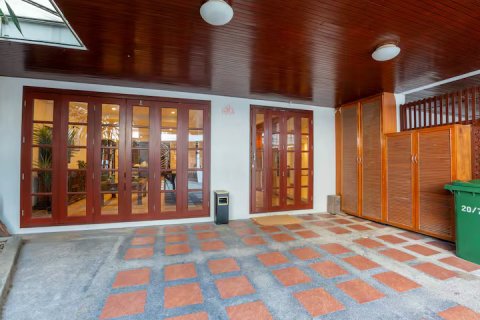 Townhouse in Bangkok, Thailand 4 bedrooms № 142934 - photo 2