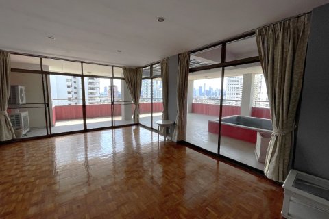 Condo à Bangkok, Thaïlande, 3 chambres № 142933 - photo 3