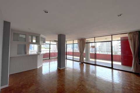 Condo à Bangkok, Thaïlande, 3 chambres № 142933 - photo 2