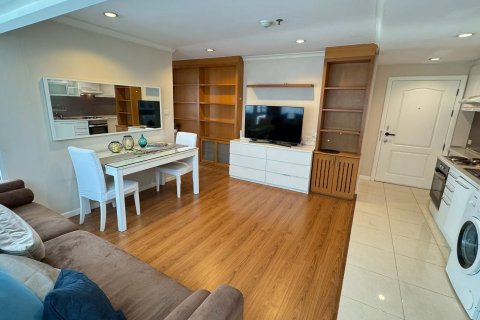 Condo in Bangkok, Thailand, 2 bedrooms  № 142931 - photo 3