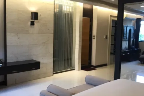 Eigentumswohnung in Bang Rak, Bangkok, Thailand, 3 Schlafzimmer № 214837 - Foto 18