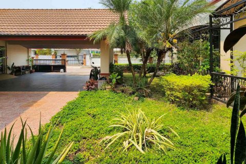 House in Chiang Mai, Thailand 6 bedrooms № 146597 - photo 15