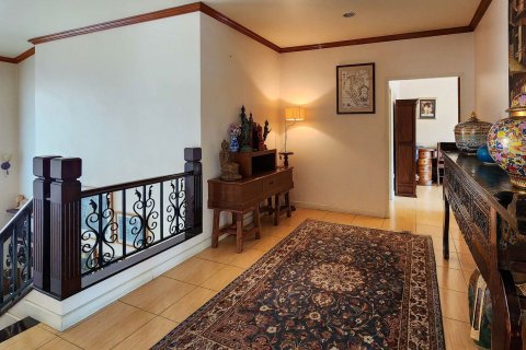 House in Chiang Mai, Thailand 6 bedrooms № 146597 - photo 2