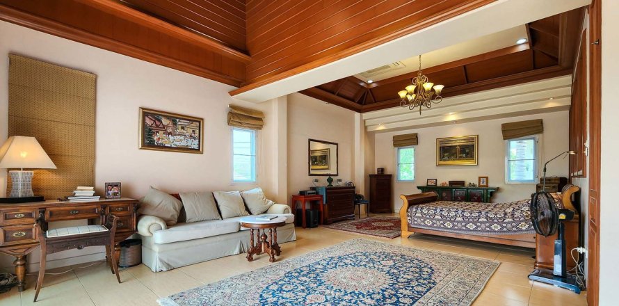 House in Chiang Mai, Thailand 6 bedrooms № 146597