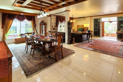 House in Chiang Mai, Thailand 6 bedrooms № 146597 - photo 5