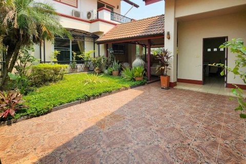 House in Chiang Mai, Thailand 6 bedrooms № 146597 - photo 13