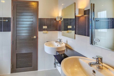 Townhouse in Chiang Mai, Thailand 3 bedrooms № 146594 - photo 15