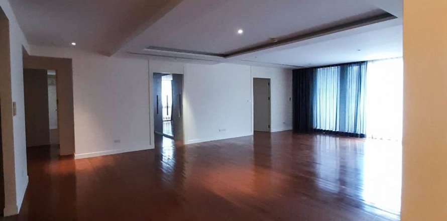 Condo in Watthana, Bangkok, Thailand, 3 bedrooms  № 160203