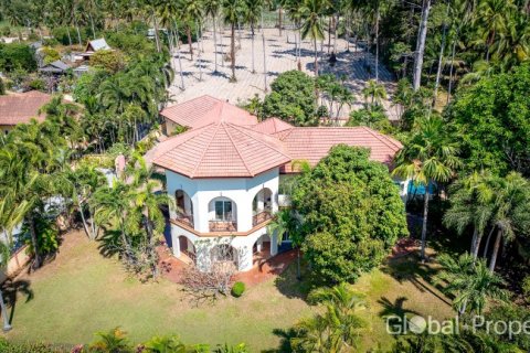 Дом в Паттайе, Таиланд с 5 спальнями  № 134423 - фото 2