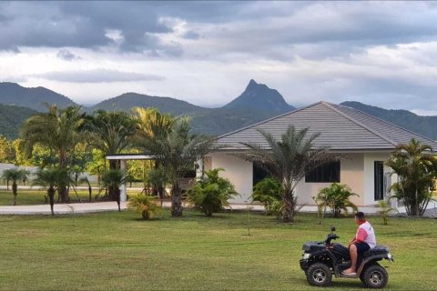 Дом в Лом Саке, Таиланд с 2 спальнями  № 147471 - фото 1
