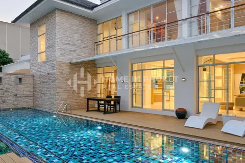 House in Chalong, Thailand 5 bedrooms № 209634
