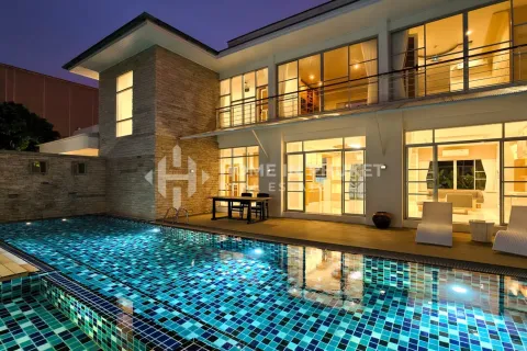 House in Chalong, Thailand 5 bedrooms № 209634 - photo 3