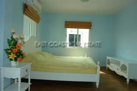 Casa de 3 dormitorios en Pattaya, Tailandia № 213239 - foto 4