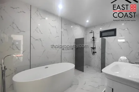 Casa de 3 dormitorios en Pattaya, Tailandia № 213241 - foto 14