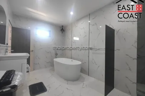 Casa de 3 dormitorios en Pattaya, Tailandia № 213241 - foto 15