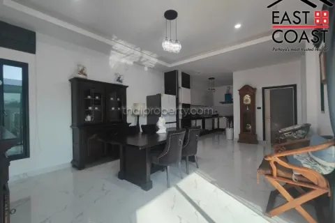 Casa de 3 dormitorios en Pattaya, Tailandia № 213241 - foto 17