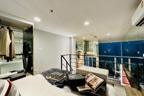 Студия в кондо в Ваттхане, Бангкок, Таиланд № 155805 - фото 3