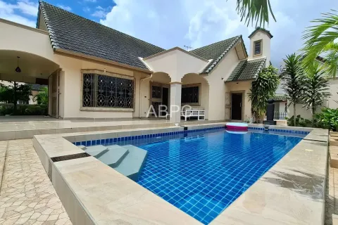 House in Pattaya, Thailand 3 bedrooms № 211192