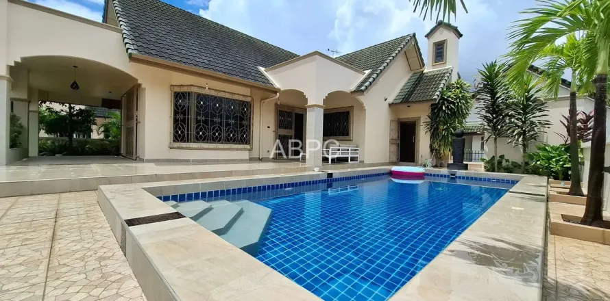 Casa de 3 dormitorios en Pattaya, Tailandia № 211192