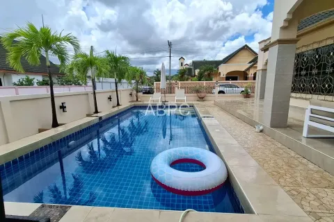 Casa de 3 dormitorios en Pattaya, Tailandia № 211192 - foto 12