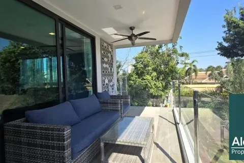 Condominio de 3 dormitorios en Jomtien Beach, Pattaya, Tailandia № 211196 - foto 10