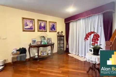 Casa de 4 dormitorios en Pattaya, Tailandia № 211193 - foto 12