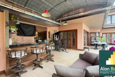 Casa de 4 dormitorios en Pattaya, Tailandia № 211193 - foto 14