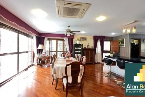 Casa de 4 dormitorios en Pattaya, Tailandia № 211193 - foto 11