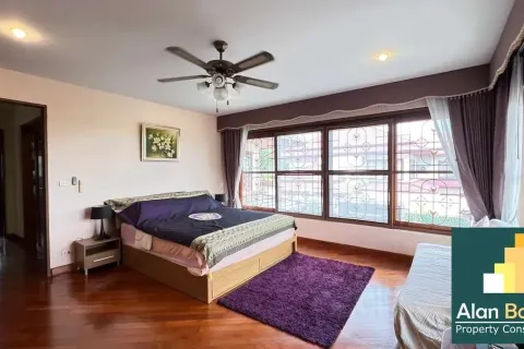 Casa de 4 dormitorios en Pattaya, Tailandia № 211193 - foto 7